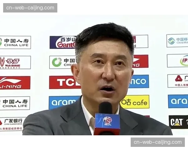 杜锋赛后复盘浮于表面 命中率低下难掩战术体系缺陷